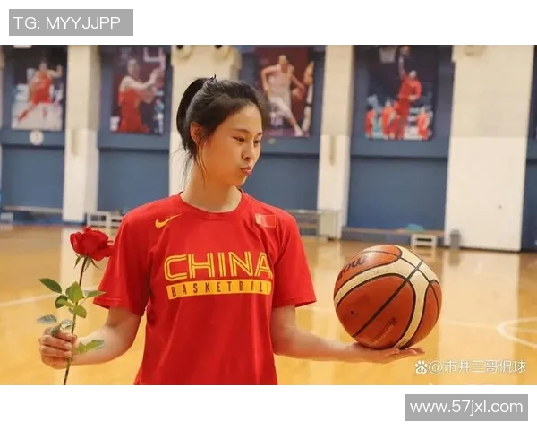 57投55中连4场零失手,女篮榜首中锋无解,却被小事困扰